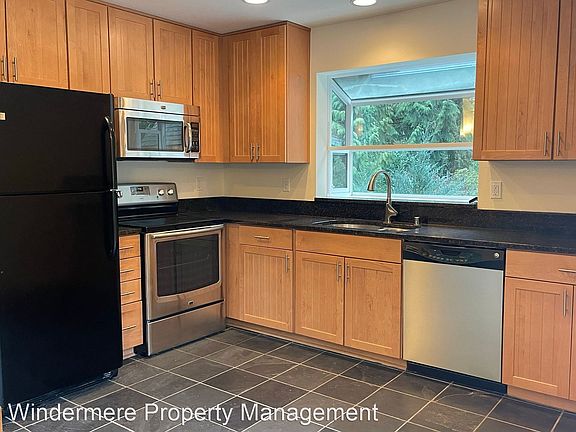 3rd image of 9319 NE Midway Ave