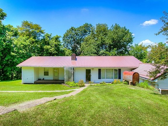 2nd image of 1008 Deneen Ln