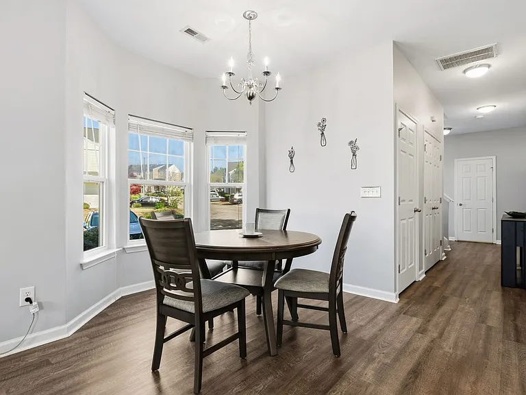 1326 Stone Manor Dr — Photo 4