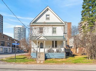 388 Berkley Ave, Ottawa, ON K2A 2G7