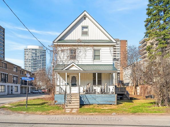 388 Berkley Ave, Ottawa, ON K2A 2G7