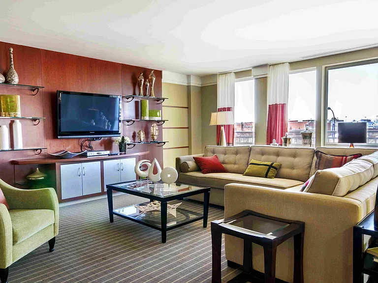 MetroPointe — Photo 12