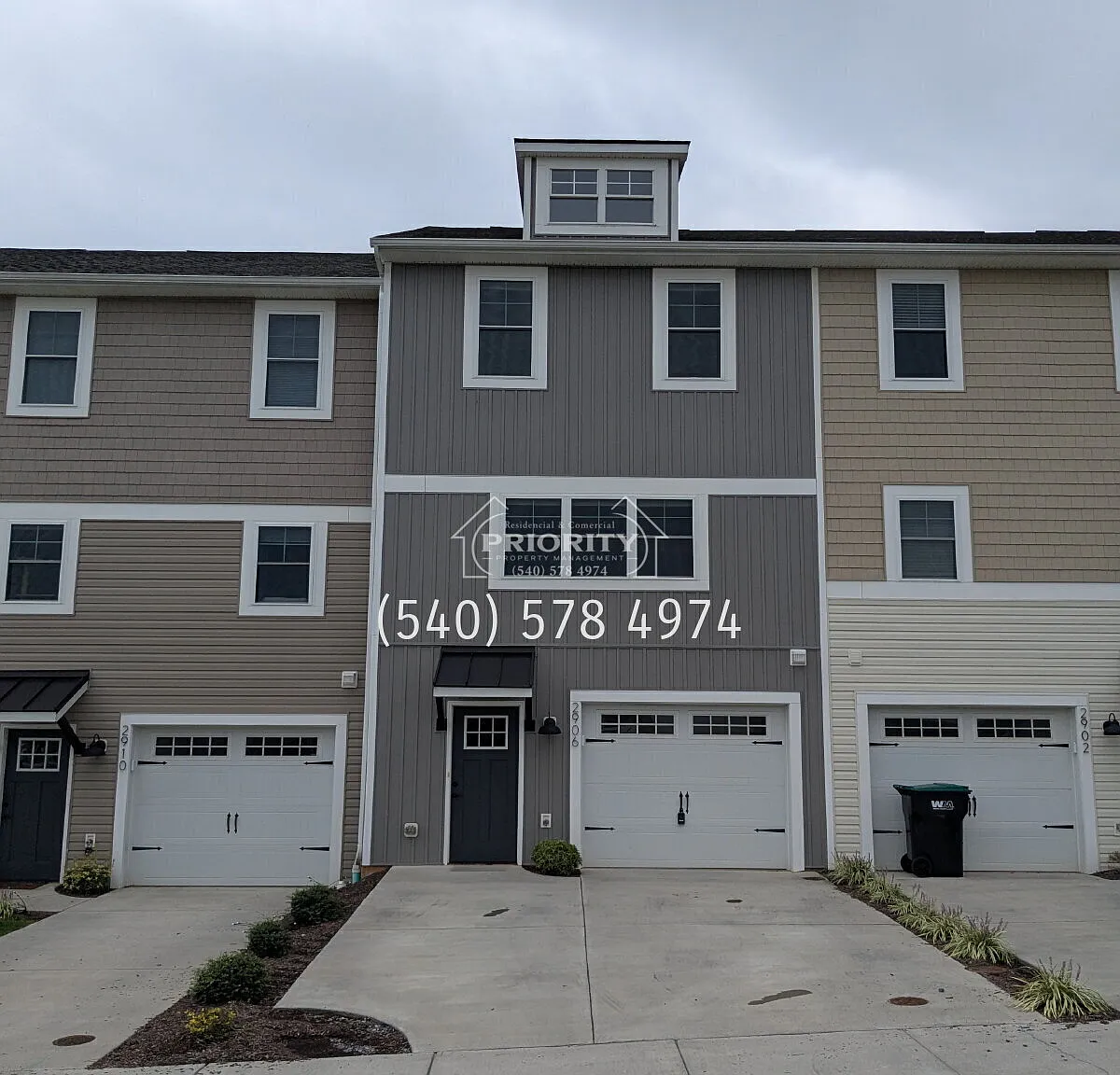 Spacious 3 Bedroom & 3 Bathroom Townhome in Great Location! — Photo 1