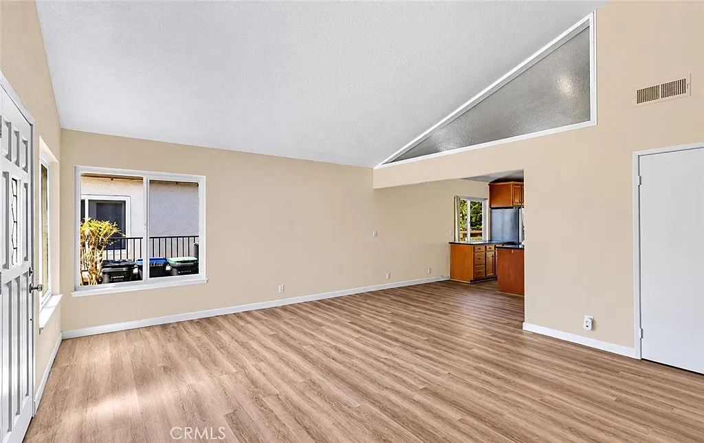 2 bed, 1120 sqft, $4,250 — Photo 2