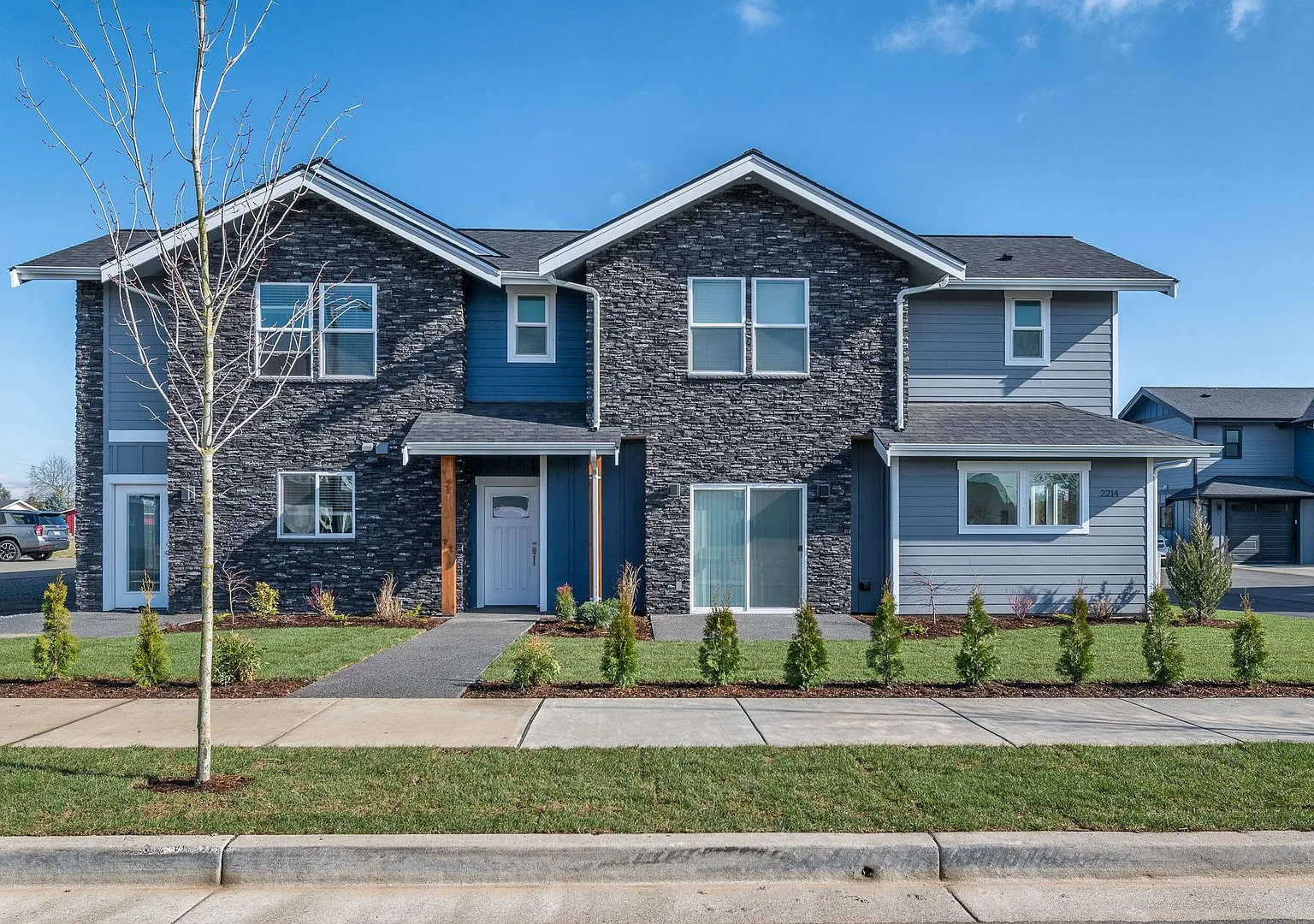 Beautiful Large Townhome Centrally Located in Lynden — Photo 3