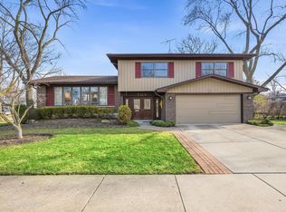 703 E Redwood Ln, Arlington Heights, IL 60004