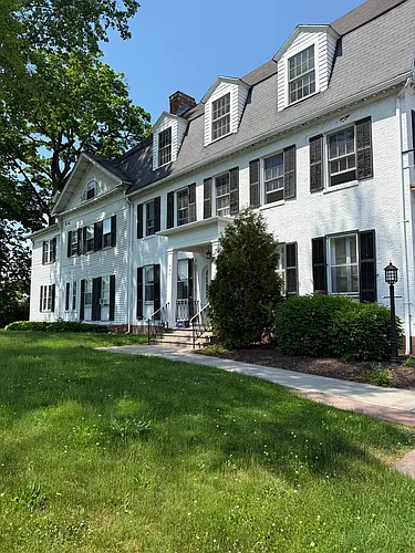 792 Farmington Ave #301 Photo 1