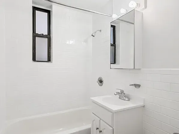 52 Clark Street image 3 of 12