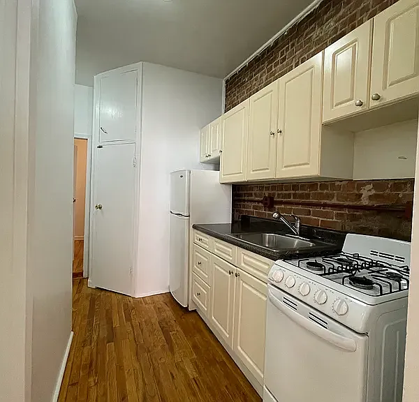 1109 1st Ave #5A — Photo 8
