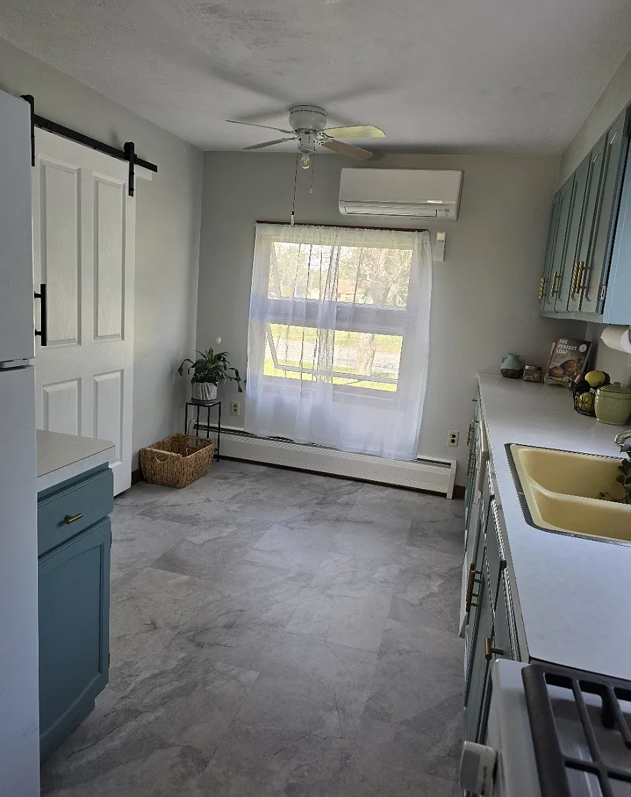 932 Violet Ave — Photo 1