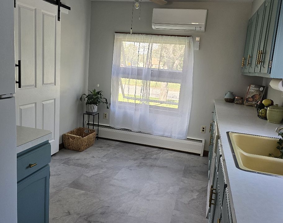 1st image of 932 Violet Ave #2