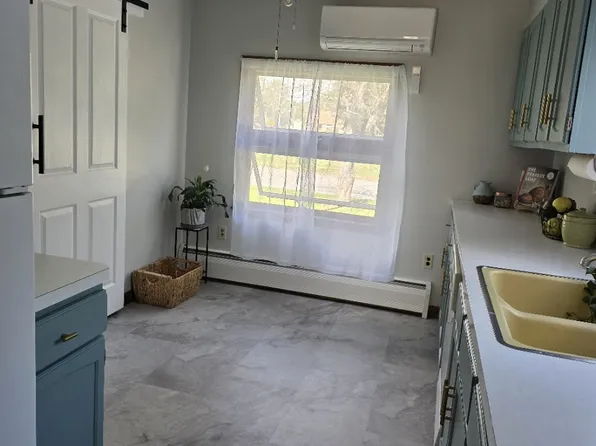 932 Violet Ave, Hyde Park, NY