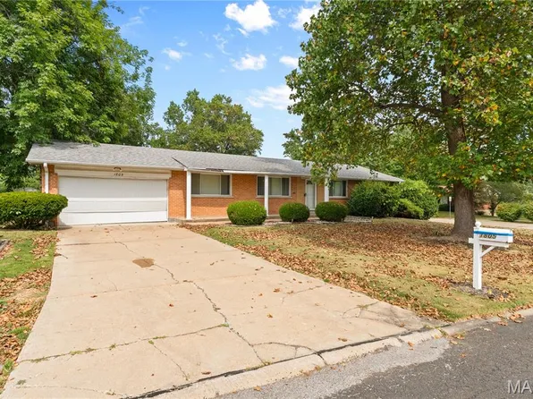 1805 Claudine Dr, Saint Louis, MO 63138