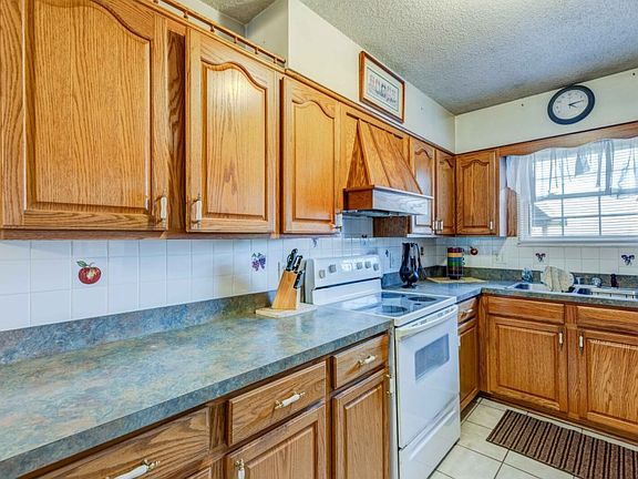 5th image of 819 N County Road 575 W