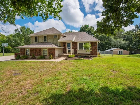 10505 S Munro Rd, Lone Jack, MO 64070