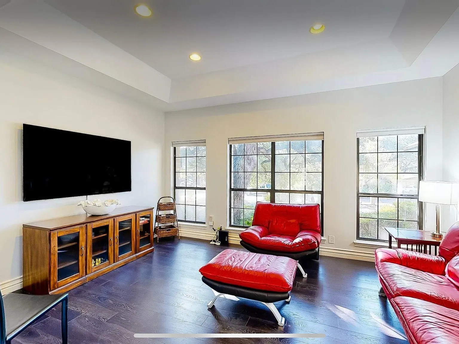 4 bed, 2.5 bath, 3000 sqft, $4,000 — Photo 4