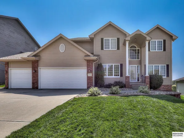 17311 Franklin Dr, Omaha, NE 68118