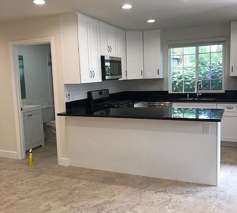 3rd image of 643 1/2 E Flora St