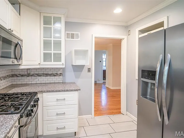 330 Calvert Ave — Photo 8