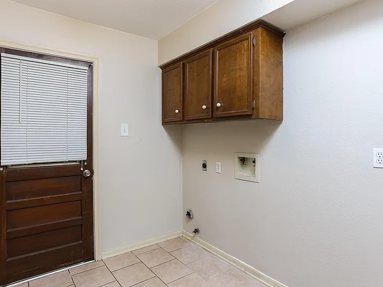 1226 Ferndale Dr — Photo 15