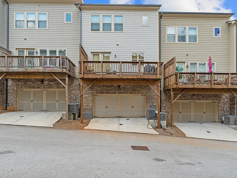 613 Harrington Hls — Photo 37