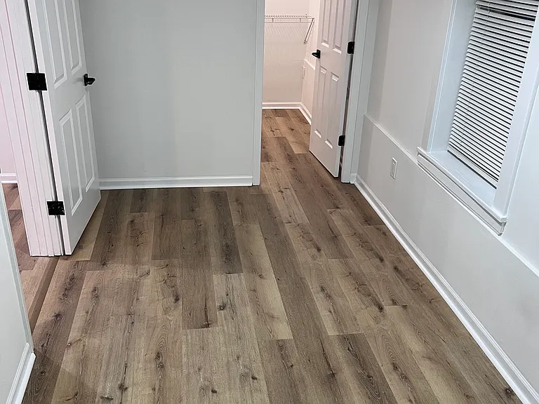 2704 W Melrose St — Photo 4