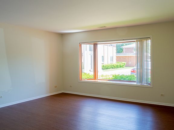 2nd image of 1507 N Milwaukee Ave APT 2D