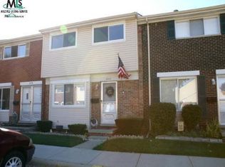 8074 Farnum Ct, Warren, MI 48093