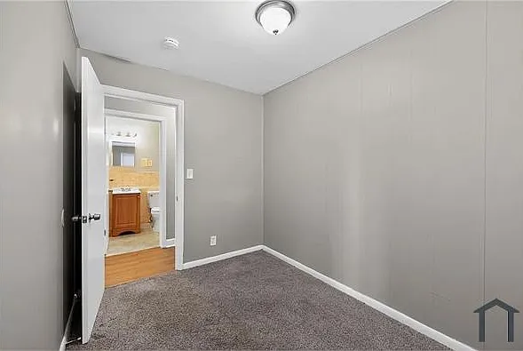 4075 Middlehurst Ln — Photo 14