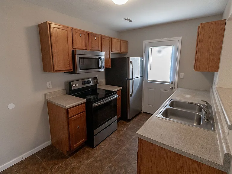 1401-1403 Bodie Dr — Photo 2