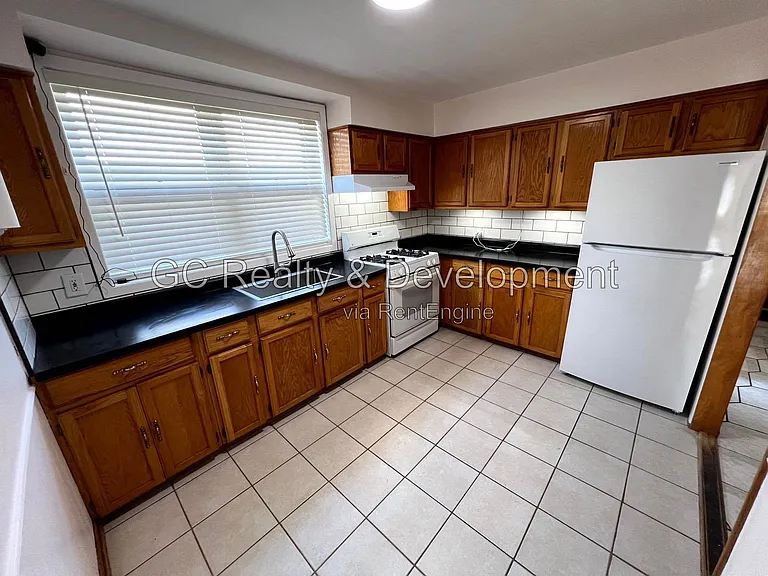 4447 N Melvina Ave #1 — Photo 2
