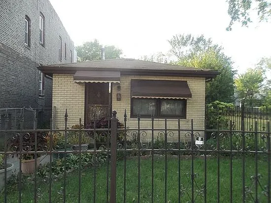 11814 S Wallace St photo 1
