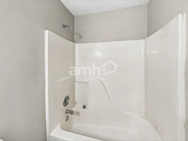 48 Cambridge Ct — Photo 16