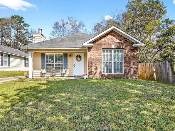 1712 12th Pl, Phenix City, AL 36867