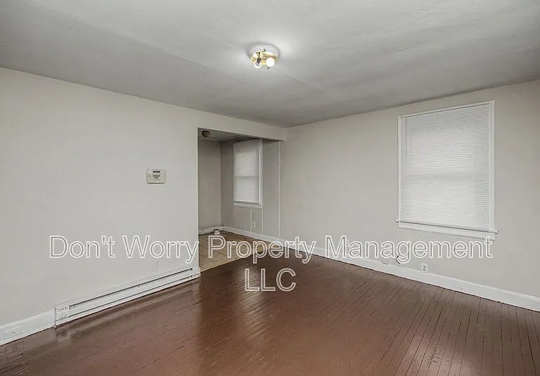 402 Winston St — Photo 2