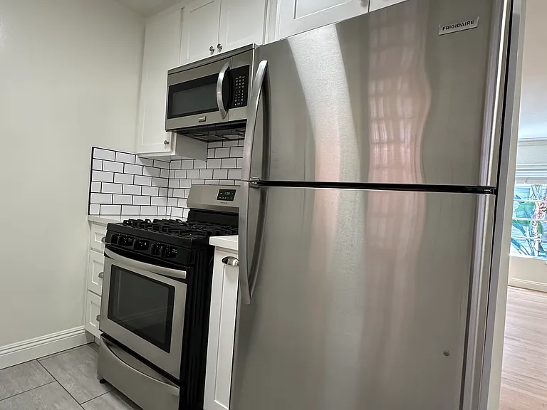 1350 N Hayworth Ave #A — Photo 10