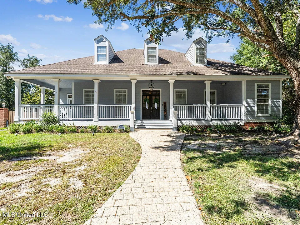 3529 Montgomery Ln