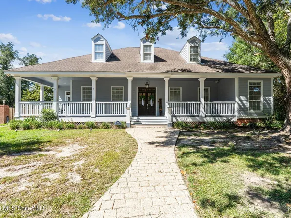 3529 Montgomery Ln, Pascagoula, MS 39567