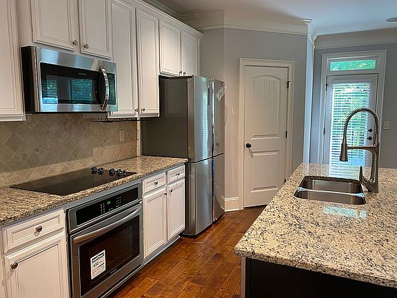 4th image of 810 Jardin Ct