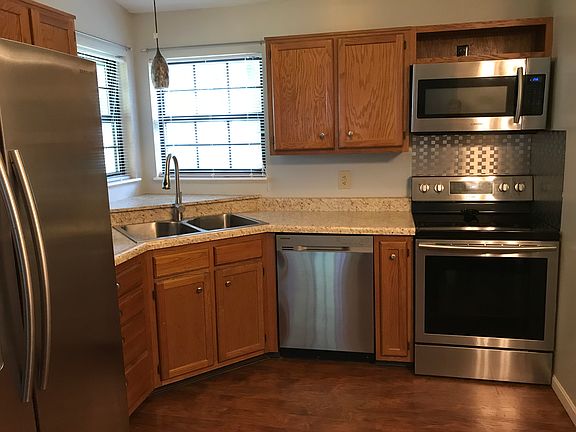 4th image of 321 E Brittany Way
