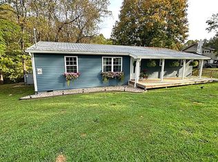 955 Gantsville Rd, Little Hocking, OH 45742