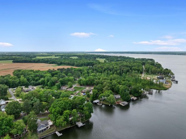 Dogwood Cir, Muscle Shoals, AL 35661