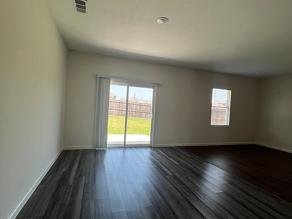 4th image of 794 Yorkshire Dr