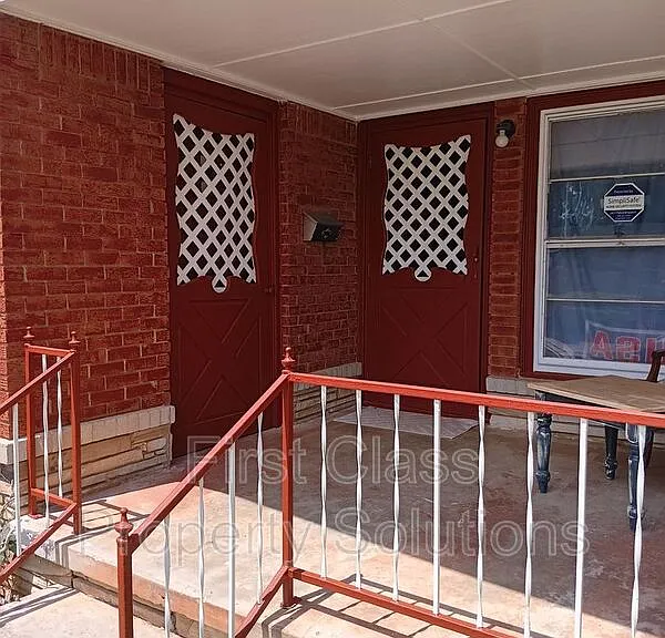 2801 SW 51st St — Photo 2