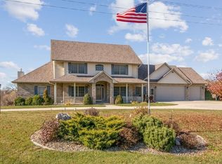 653 180th Ave, Pella, IA 50219