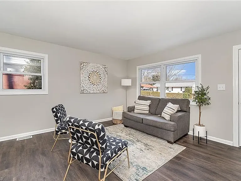 1304 Echo St — Photo 3