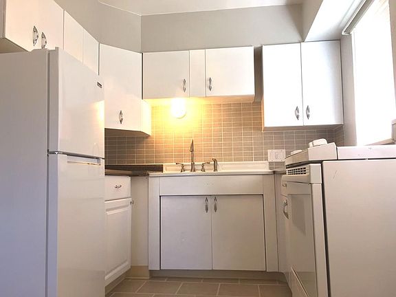 3rd image of 1025-1027 W Chestnut St