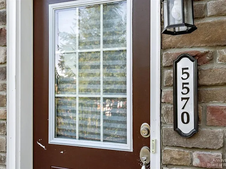 5570 Arbor Chase Dr — Photo 3