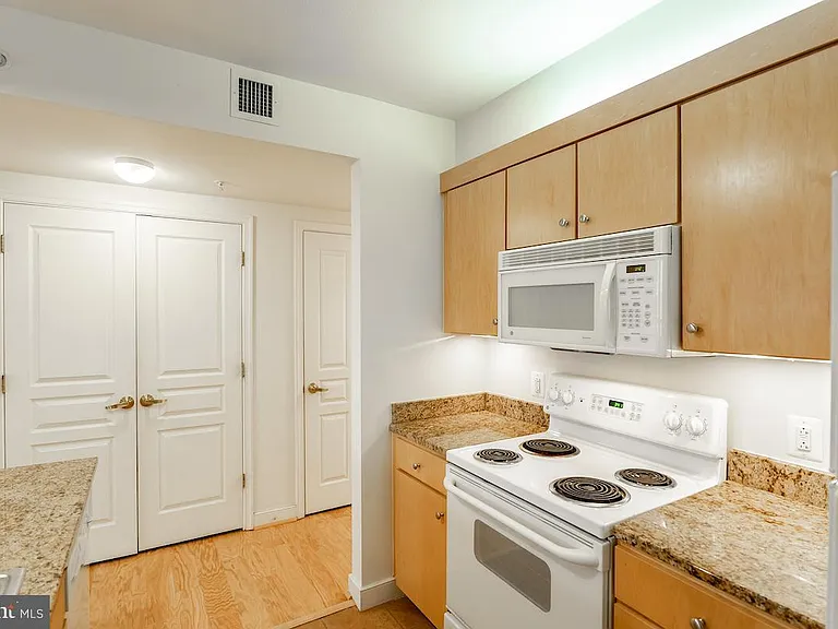 616 E St NW #607 — Photo 12