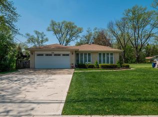2130 Sprucewood Ave, Des Plaines, IL 60018